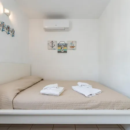Apartment Sea Front House Micaela G *